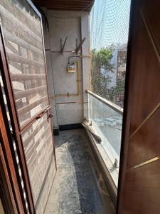 Balcony Image of 1200 Sq.ft 3 BHK Builder Floor for rent in Yojana Vihar RWA, Anand Vihar New Delhi for Rs. 35000
