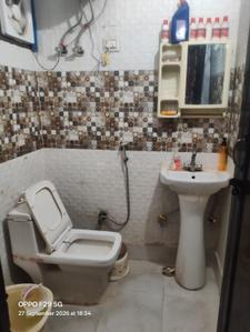 Bathroom Image of 603 Sq.ft 3 BHK Apartment / Flat for rent in Uttam Nagar New Delhi for Rs. 20000