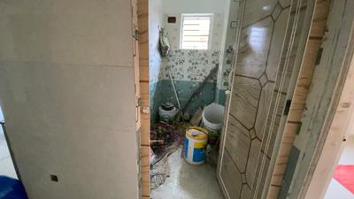 Bathroom Image of 651 Sq.ft 2 BHK Apartment / Flat for sale in Keshtopur Kolkata for Rs. 2604000