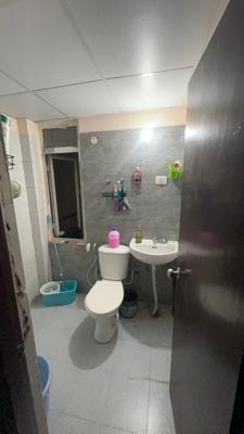 Bathroom Image of 200 Sq.ft 1 BHK Apartment / Flat for rent in Noida Extension Greater Noida for Rs. 10000