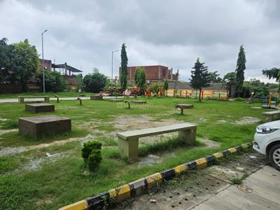 Image of 1100 Sq.ft 3 BHK Apartment / Flat for rent in Sultanpur Road, Lucknow for Rs. 14000