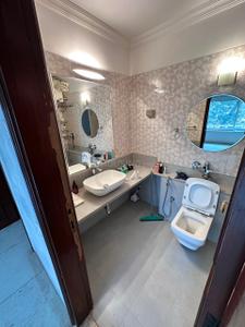 Image of 1350 Sq.ft 3 BHK Apartment / Flat for sale in Khar West, Mumbai for Rs. 90000000