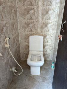 Bathroom Image of 1450 Sq.ft 4 BHK Apartment / Flat for rent in Reedocs The Grand City 2, Phase 2 Noida for Rs. 12000