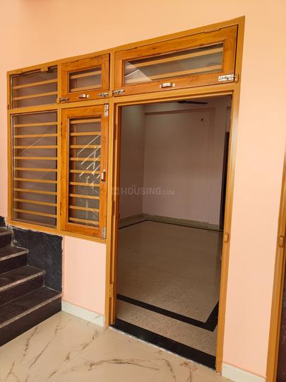 Marauka Uparhar, Naini Bedroom 1
