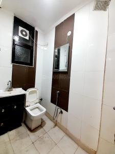 Bathroom Image of 1200 Sq.ft 2 BHK Builder Floor for rent in Vaishali Ghaziabad for Rs. 25000