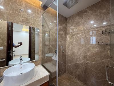 Bathroom Image of 2700 Sq.ft 4 BHK Builder Floor for rent in Swaraj Homes C Block RWA Kailash Colony, Greater Kailash I New Delhi for Rs. 235000