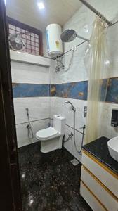 Bathroom Image of 900 Sq.ft 3 BHK Builder Floor for rent in Tughlakabad New Delhi for Rs. 30000