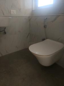 Common Bathroom Image of 1500 Sq.ft 3.5 BHK Apartment / Flat for sale in Lodha Bella Vita, Mohammed Wadi Pune for Rs. 16700000