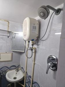 Bathroom Image of 150 Sq.ft 1 RK Apartment / Flat for rent in Rajajinagar Bengaluru for Rs. 12000