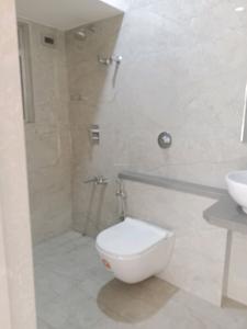 Common Bathroom Image of 880 Sq.ft 2 BHK Apartment / Flat for sale in Mira Road East Mira Bhayandar for Rs. 12800000