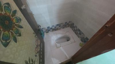 Bathroom Image of 400 Sq.ft 1 RK Apartment / Flat for rent in Kothrud Pune for Rs. 13000
