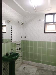 Common Bathroom Two Image of 1700 Sq.ft 3 BHK Apartment / Flat for sale in Highland Apartment, Sector 12 Dwarka New Delhi for Rs. 29500000