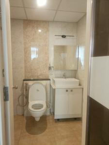 Bathroom Image of 1420 Sq.ft 2 BHK Apartment / Flat for sale in Mantri Manyata Lithos, Thanisandra Bengaluru for Rs. 19500000