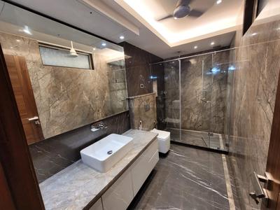 Bathroom Image of 2700 Sq.ft 4 BHK Builder Floor for sale in Safdarjung Development Area New Delhi for Rs. 130000000