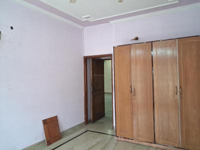 Bedroom Image of 2400 Sq.ft 4 BHK Builder Floor for rent in Sector 61 Noida for Rs. 55000