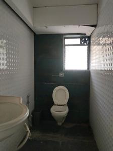 Common Bathroom Image of 850 Sq.ft 2 BHK Apartment / Flat for sale in Mistry Complex, Andheri East Mumbai for Rs. 22500000