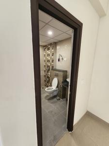 Bathroom Image of 1800 Sq.ft 3 BHK Apartment / Flat for rent in Prabhat Heights, Crossings Republik Ghaziabad for Rs. 24000