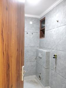 Common Bathroom One Image of 1250 Sq.ft 3 BHK Apartment / Flat for sale in Pochanpur Colony New Delhi for Rs. 10500000