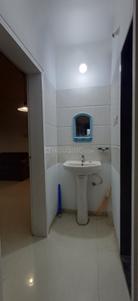 Bathroom Image of 850 Sq.ft 1 BHK Apartment / Flat for rent in Agrasen, Koregaon Park Pune for Rs. 30000