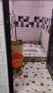 Bathroom Image of 850 Sq.ft 2 BHK Builder Floor for sale in Tangra Kolkata for Rs. 1950000