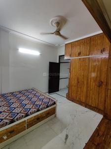 Bedroom Image of 1100 Sq.ft 3 BHK Builder Floor for rent in Ramesh Nagar New Delhi for Rs. 32000
