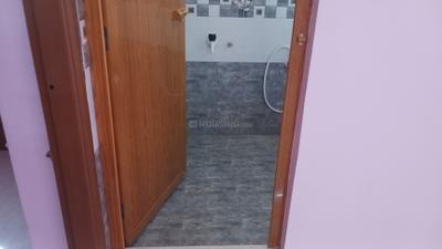 Bathroom Image of 650 Sq.ft 2 BHK Duplex for rent in Otthakadai Madurai for Rs. 10000