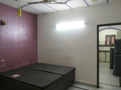 Bedroom Image of 450 Sq.ft 1 BHK Builder Floor for rent in Shalimar Bagh New Delhi for Rs. 16000