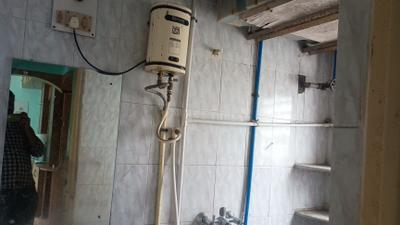 Bathroom Image of 500 Sq.ft 1 BHK Apartment / Flat for rent in Shravani Garden Society, Viman Nagar Pune for Rs. 19000