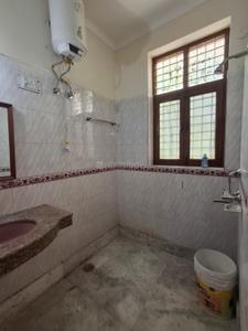 Bathroom Image of 990 Sq.ft 3 BHK Independent House for rent in Sector 23 Gurgaon for Rs. 40000