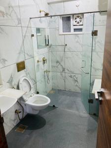 Bathroom Image of 1890 Sq.ft 3 BHK Apartment / Flat for rent in Paras Emperor, Hoshangabad Road Bhopal for Rs. 45000