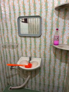 Bathroom Image of 1300 Sq.ft 2 BHK Builder Floor for rent in Vengikkal Tiruvannamalai for Rs. 15000