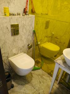 Common Bathroom Image of 1300 Sq.ft 3 BHK Apartment / Flat for sale in Raheja Acropolis, Chembur Mumbai for Rs. 35000000