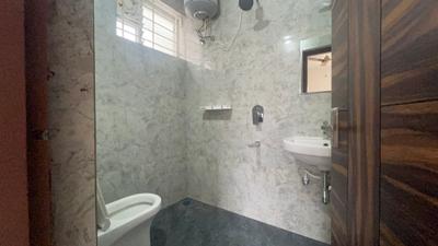Bathroom Image of 700 Sq.ft 1 BHK Builder Floor for rent in Indira Nagar Bengaluru for Rs. 35500