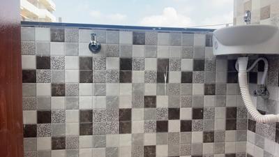 Bathroom Image of 650 Sq.ft 1 BHK Apartment / Flat for rent in Kondapur Hyderabad for Rs. 28000
