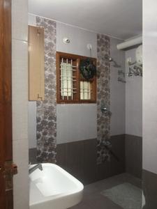 Bathroom Image of 950 Sq.ft 1 BHK Builder Floor for rent in HSR Layout Bengaluru for Rs. 25000