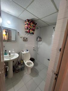 Bathroom Image of 1015 Sq.ft 2 BHK Apartment / Flat for rent in Skytech Matrott, Sector 76 Noida for Rs. 35000