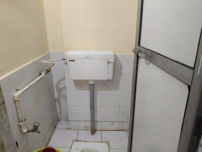 Bathroom Image of 350 Sq.ft 1 BHK Apartment / Flat for rent in Andheri East Mumbai for Rs. 24000
