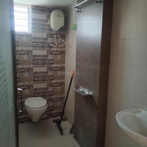 Bathroom Image of 700 Sq.ft 2 BHK Apartment / Flat for rent in Amardeep Heritage Phase II, Sayajipura Vadodara for Rs. 17000