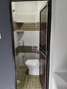Bathroom Image of 1050 Sq.ft 3 BHK Independent House for rent in North Shastri Nagar Patna for Rs. 17000