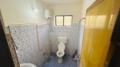Bathroom Image of 650 Sq.ft 2 BHK Apartment / Flat for rent in Derlakatte Mangalore for Rs. 17000