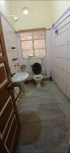 Bathroom Image of 1600 Sq.ft 3 BHK Independent House for rent in Keshtopur Kolkata for Rs. 16000