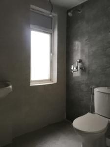 Common Bathroom Image of 920 Sq.ft 2.5 BHK Apartment / Flat for rent in Amrapali Dream Valley 2, Noida Extension Greater Noida for Rs. 19500