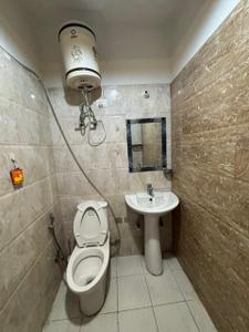 Bathroom Image of 1200 Sq.ft 2 BHK Builder Floor for rent in Palam Vihar Gurgaon for Rs. 30000