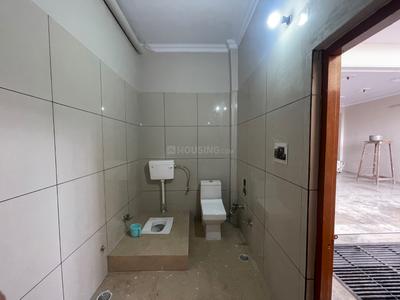 Bathroom Image of 400 Sq.ft 2 BHK Builder Floor for rent in Ram Ganga Vihar Moradabad for Rs. 20000
