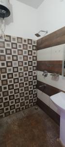Bathroom Image of 1350 Sq.ft 2 BHK Builder Floor for rent in Aman Vihar Dehradun for Rs. 28000