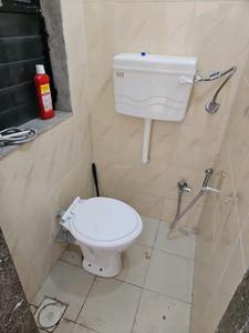 Common Bathroom Two Image of 350 Sq.ft 1 BHK Apartment / Flat for rent in Worli Mumbai for Rs. 50000
