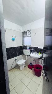 Bathroom Image of 1200 Sq.ft 3 BHK Apartment / Flat for rent in Hans Khera Lucknow for Rs. 5000