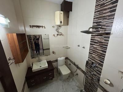 Bathroom Image of 800 Sq.ft 2 BHK Builder Floor for rent in Lajpat Nagar New Delhi for Rs. 45000