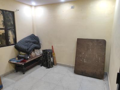 Bedroom Image of 669 Sq.ft 3 BHK Apartment / Flat for rent in Subzi Mandi New Delhi for Rs. 18000
