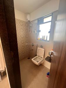Bathroom Image of 725 Sq.ft 2 BHK Apartment / Flat for sale in Andheri West Mumbai for Rs. 23000000